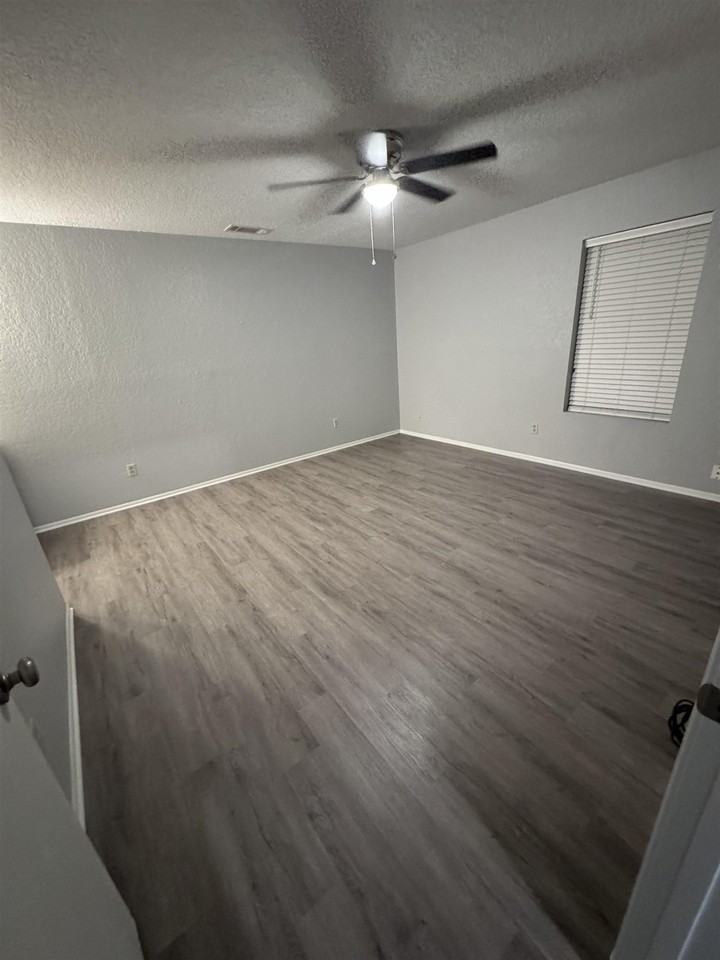 8273 Heartfield Ln - Photo 6 of 7
