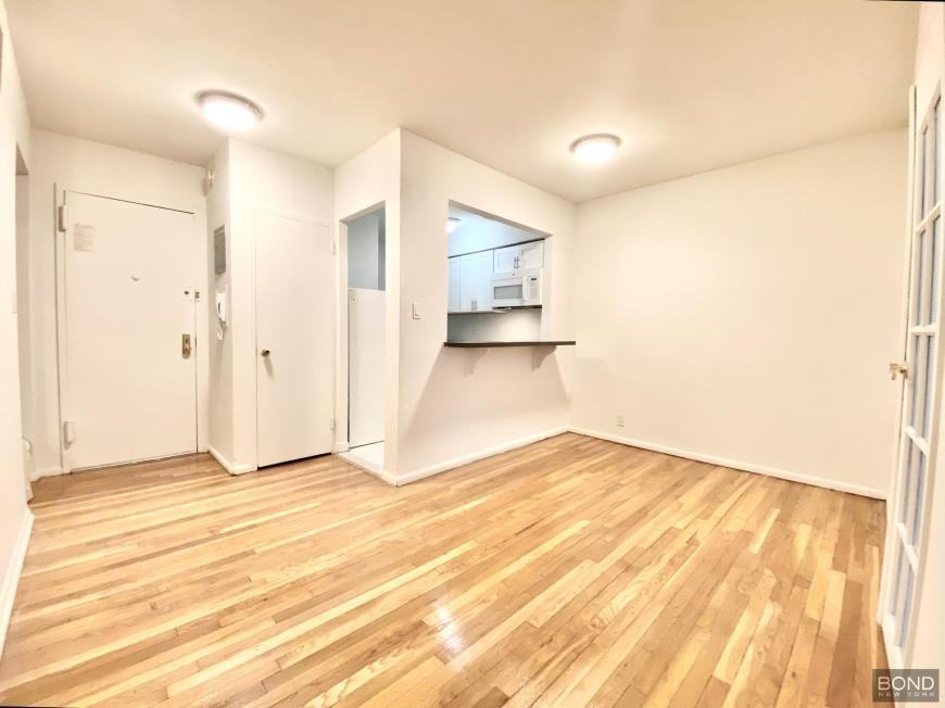 345 E 72nd St - Photo 2 of 10