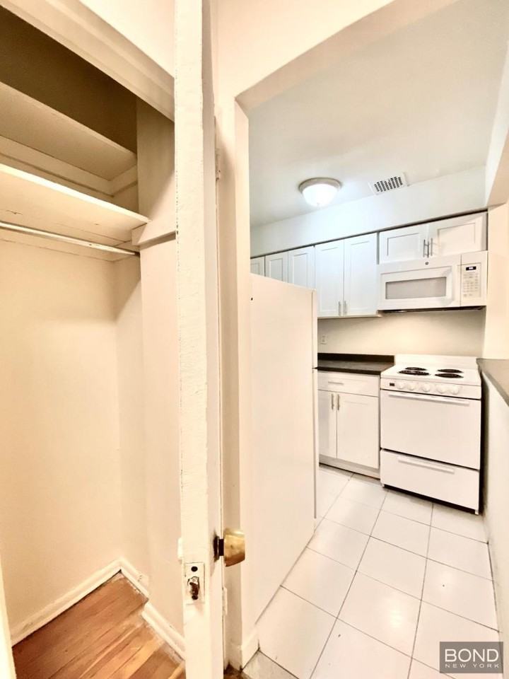 345 E 72nd St - Photo 6 of 10