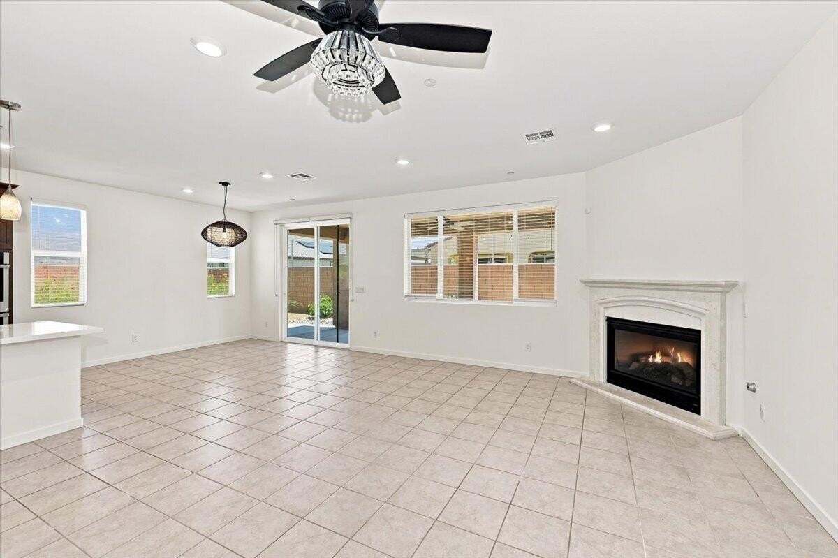 40082 Catania Ct - Photo 4 of 50