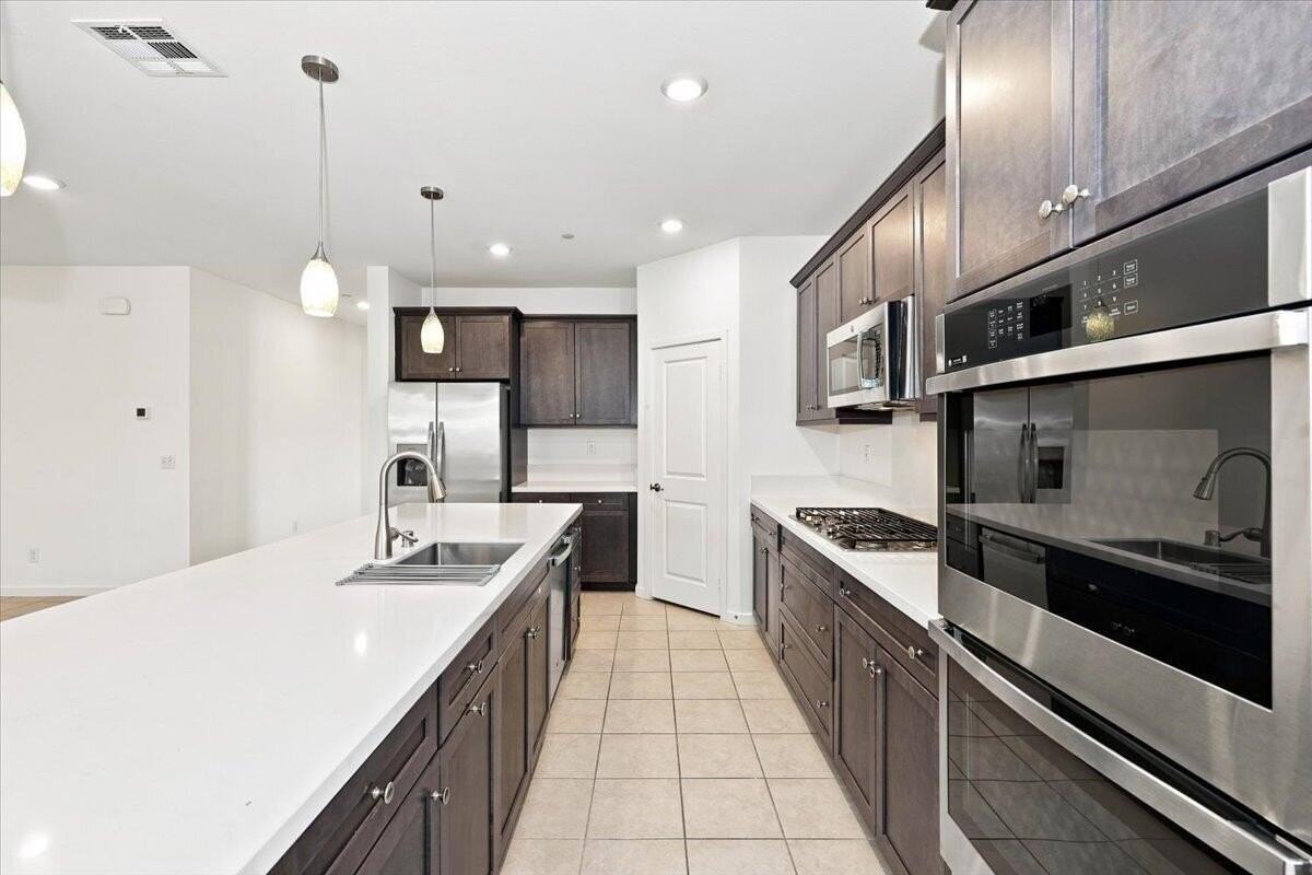 40082 Catania Ct - Photo 5 of 50