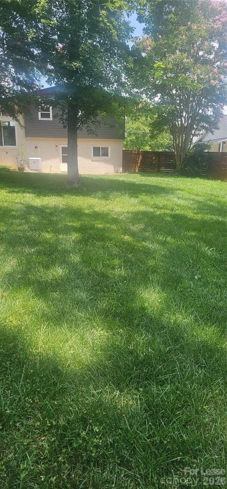 2032 Emerywood Dr - Photo 2 of 16