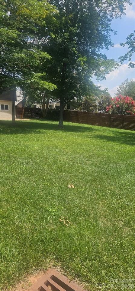 2032 Emerywood Dr - Photo 3 of 16