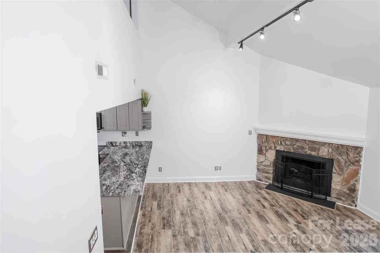 100 Willow Run Dr #2 - Photo 5 of 31
