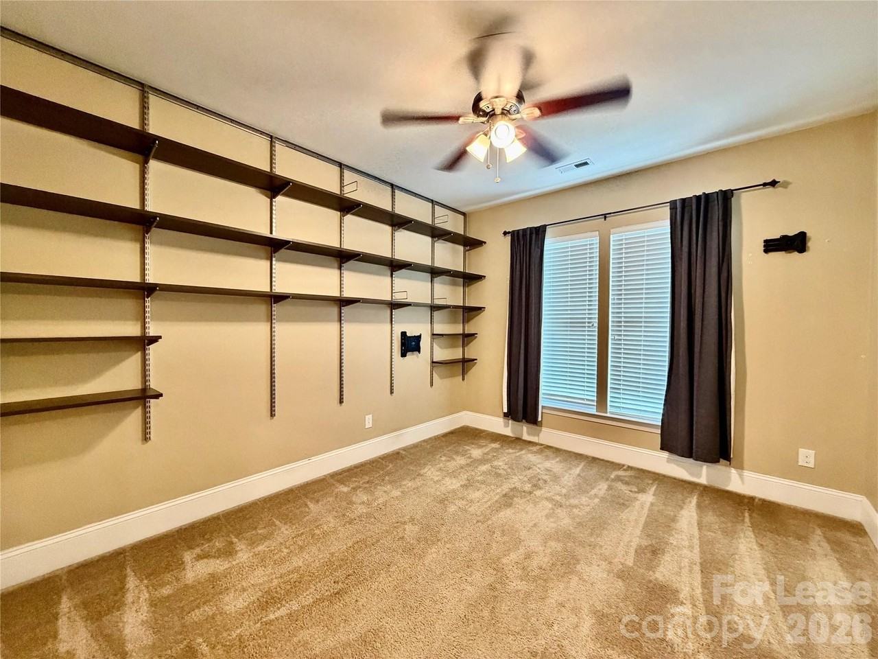 10141 Loch Lomond Dr - Photo 3 of 35