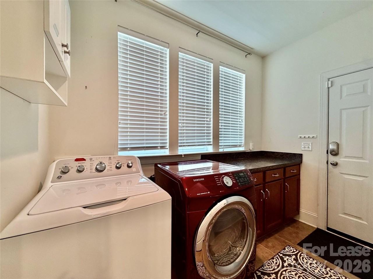 10141 Loch Lomond Dr - Photo 5 of 35