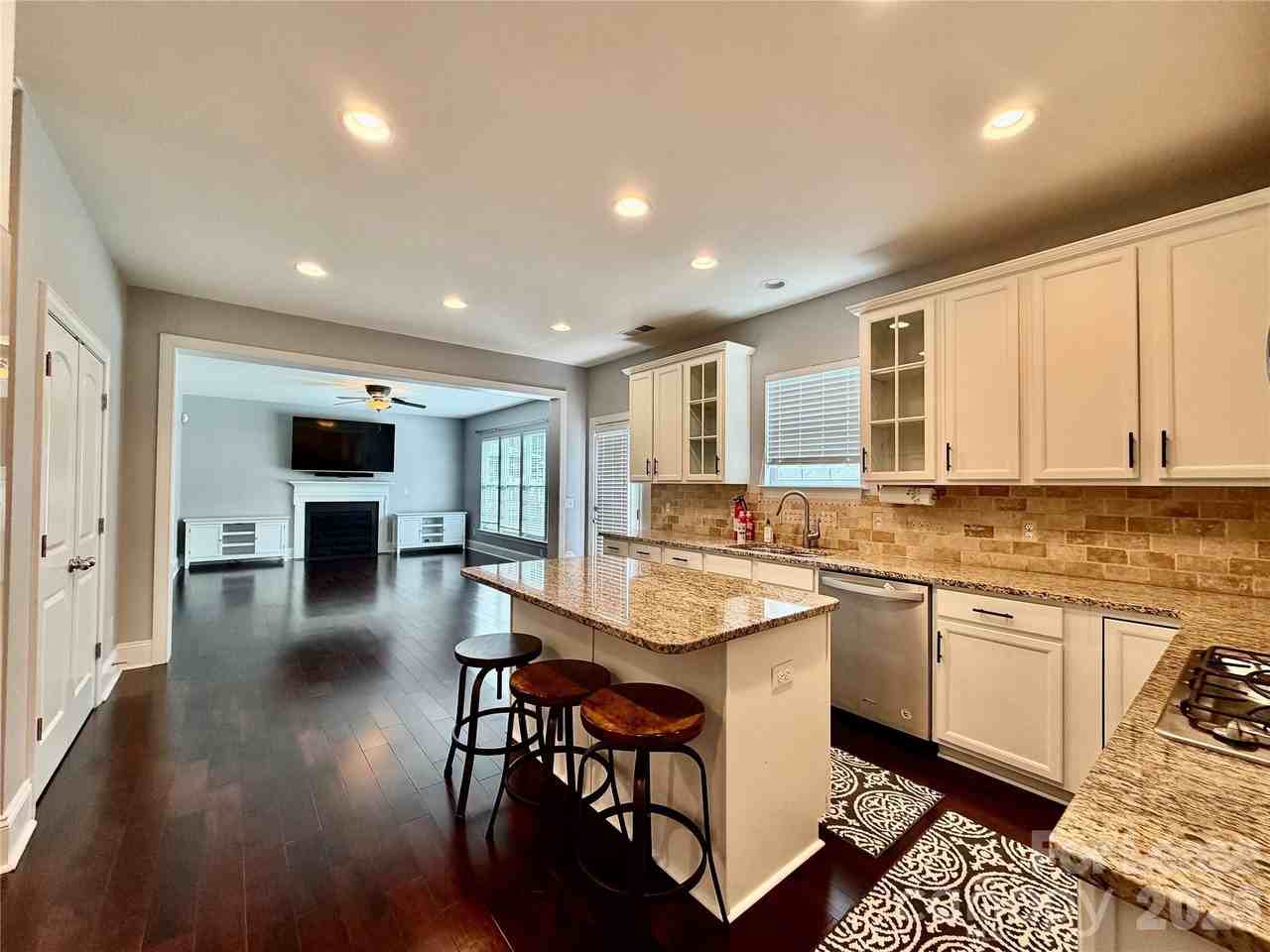 10141 Loch Lomond Dr - Photo 7 of 35