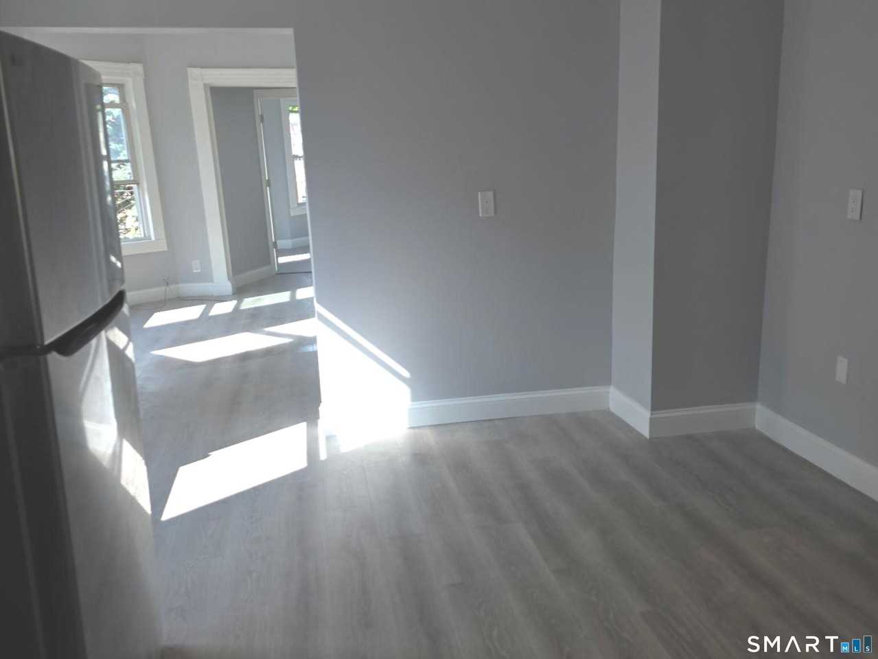 116 Locust St - Photo 4 of 14