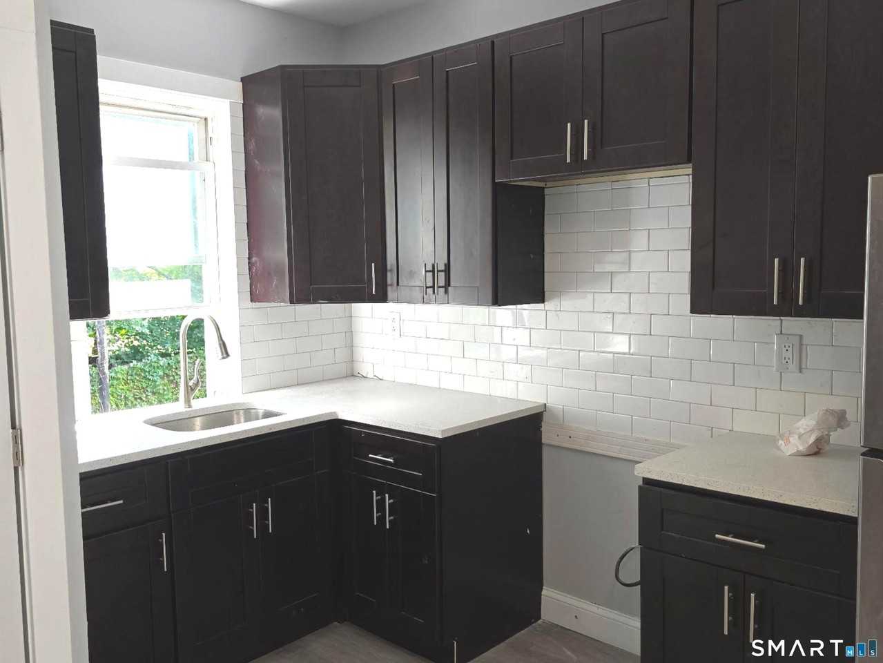 116 Locust St - Photo 5 of 14