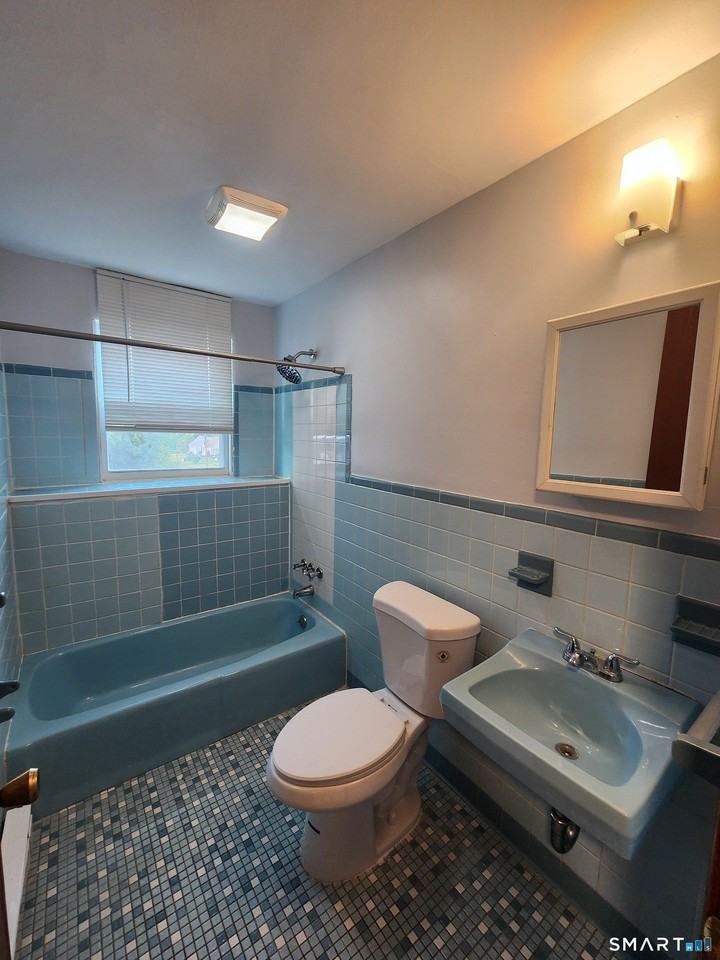 11 Sunrise Ter - Photo 4 of 5