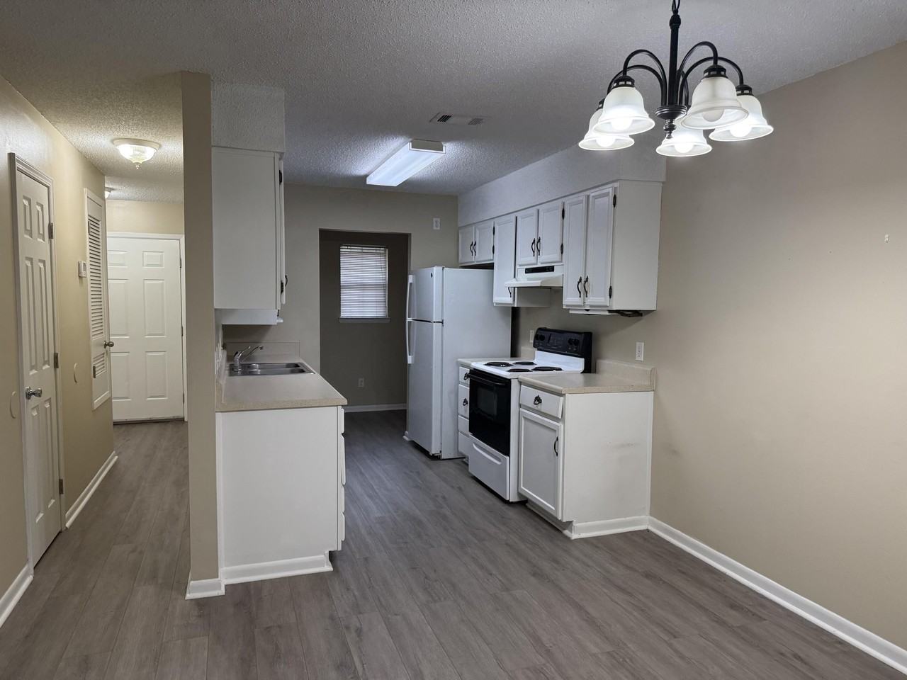 816 Shadow Ln - Photo 2 of 18