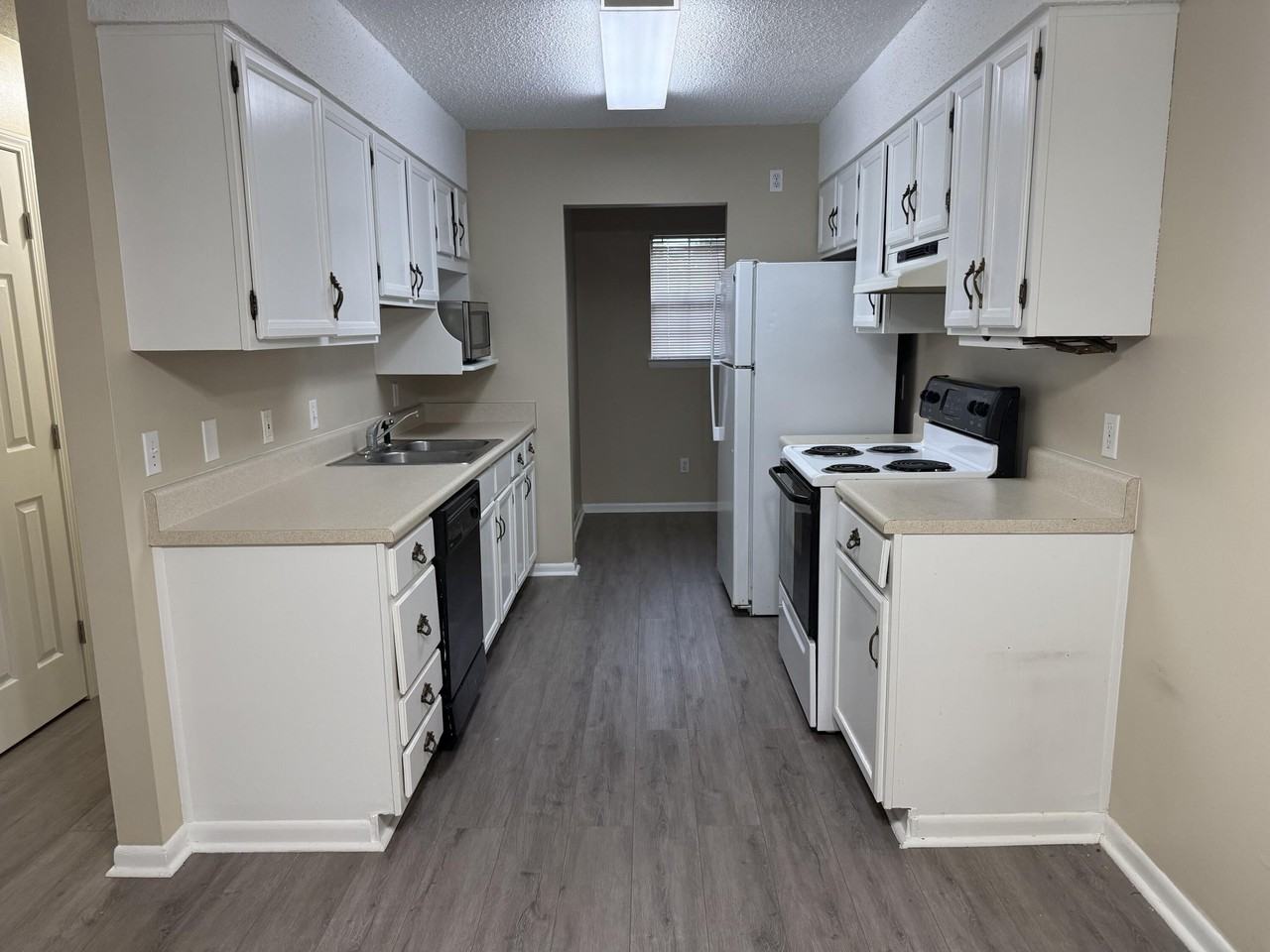 816 Shadow Ln - Photo 3 of 18