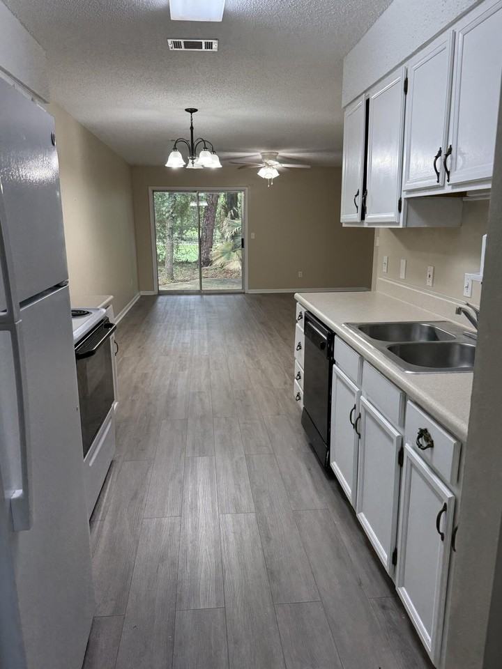 816 Shadow Ln - Photo 5 of 18