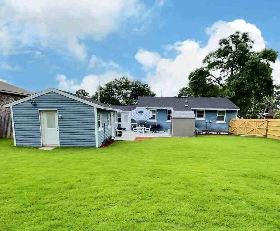 236 Beachview Dr Ne - Photo 2 of 13