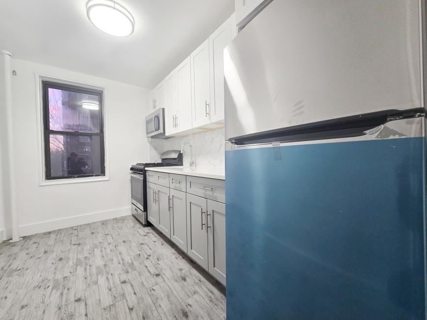 525 Riverdale Ave - Photo 2 of 7