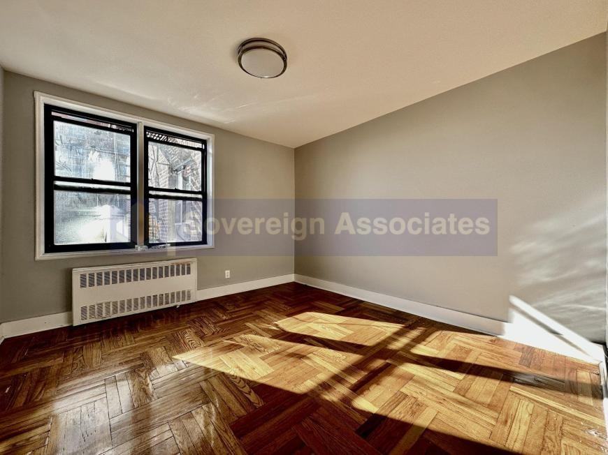 525 Riverdale Ave - Photo 3 of 7