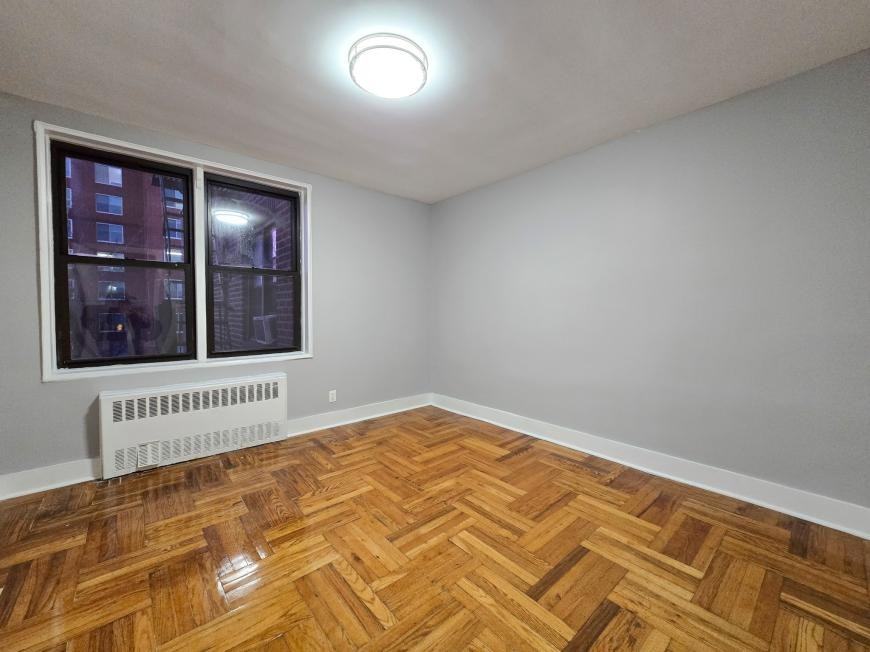 525 Riverdale Ave - Photo 4 of 7
