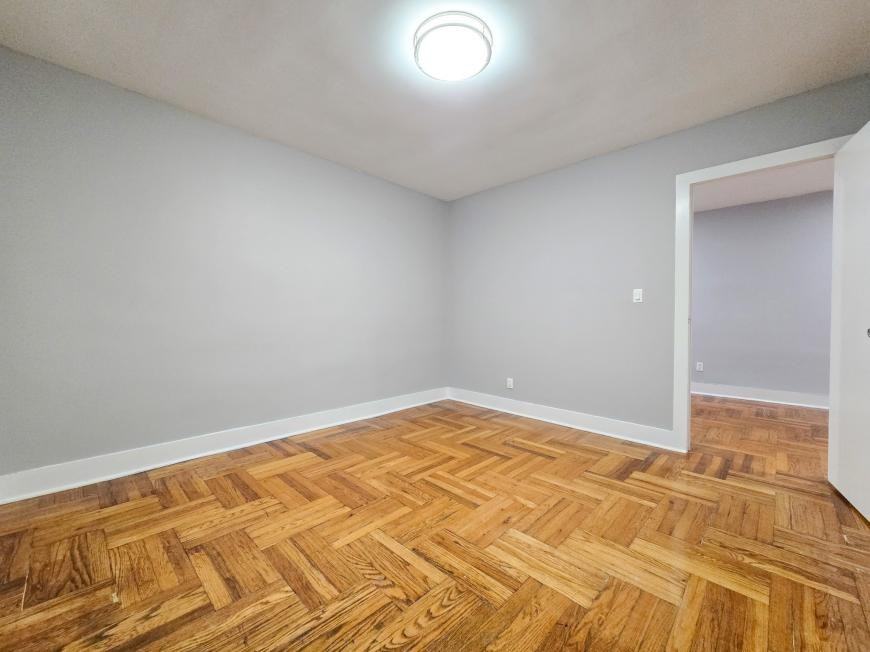525 Riverdale Ave - Photo 5 of 7