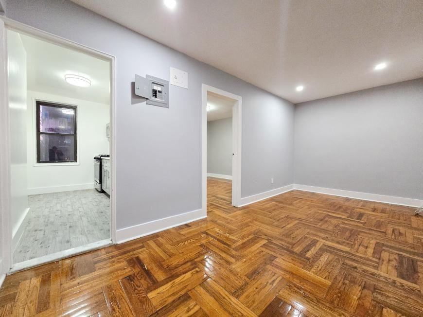 525 Riverdale Ave - Photo 6 of 7