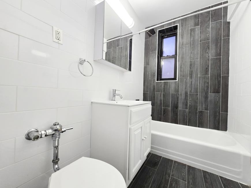 525 Riverdale Ave - Photo 7 of 7