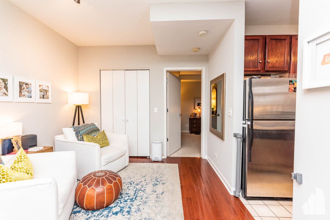 23 N Racine Ave #406 - Photo 4 of 24