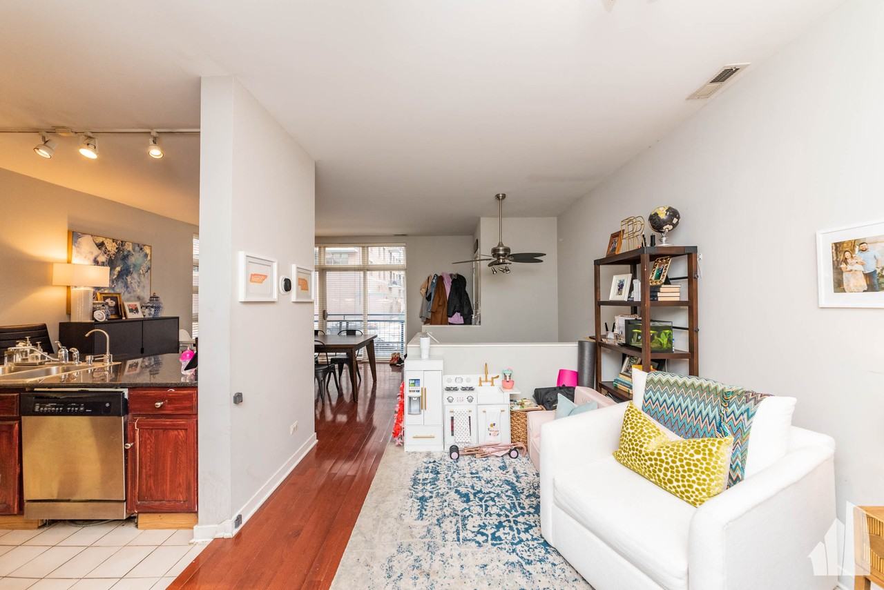 23 N Racine Ave #406 - Photo 5 of 24