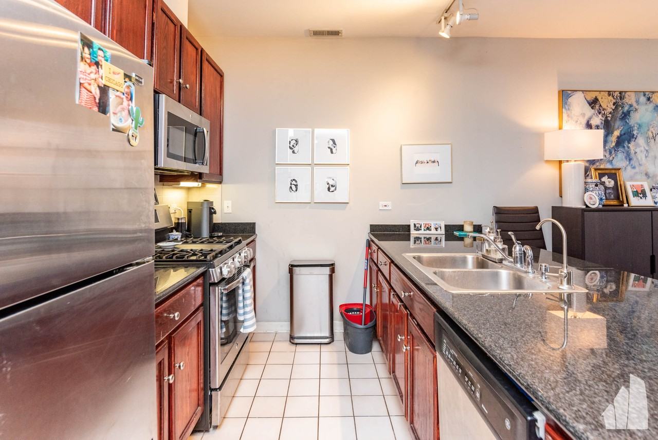 23 N Racine Ave #406 - Photo 7 of 24