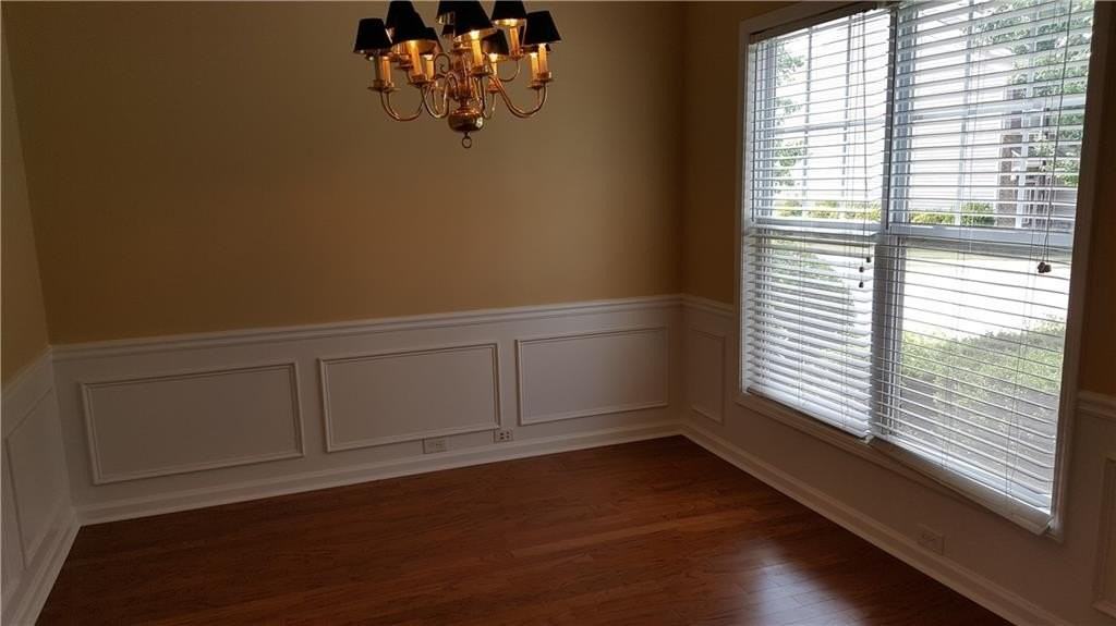 2036 Executive Dr - Photo 3 of 21