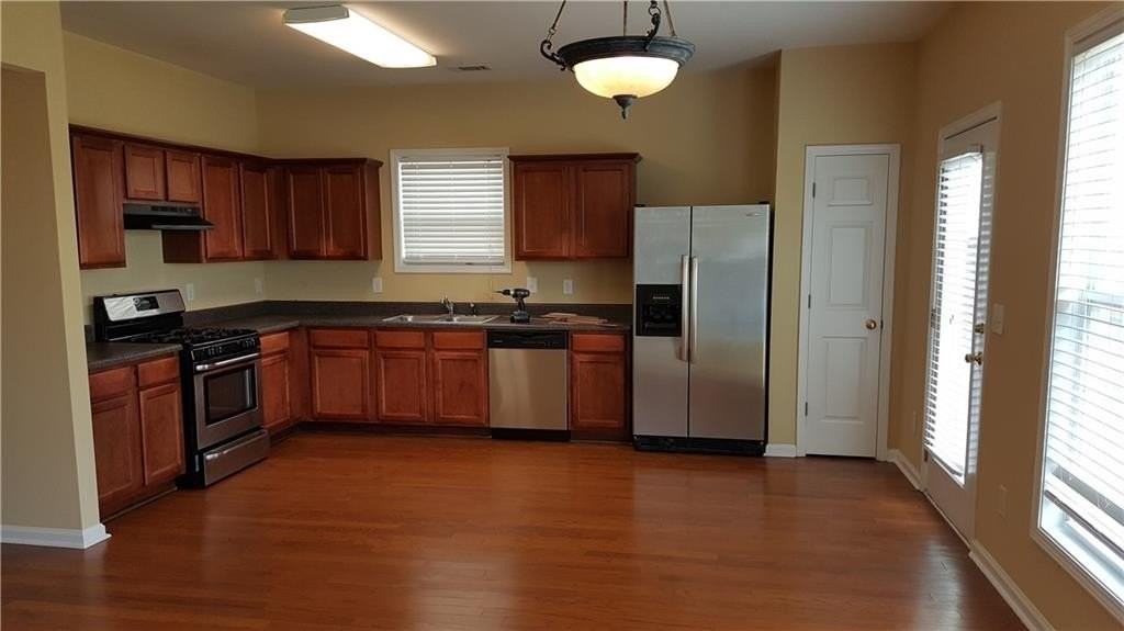 2036 Executive Dr - Photo 5 of 21