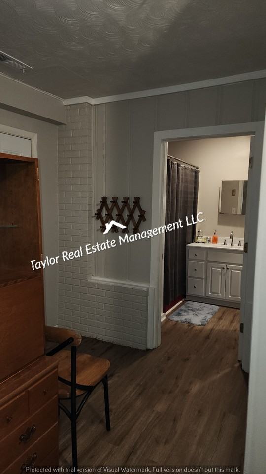 201 S Spurr St #1 - Photo 4 of 14