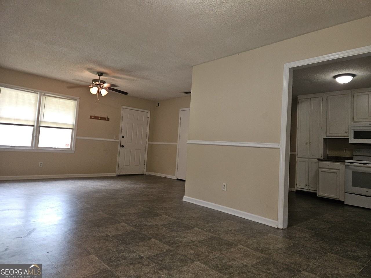 214 John Paul Ave - Photo 6 of 16
