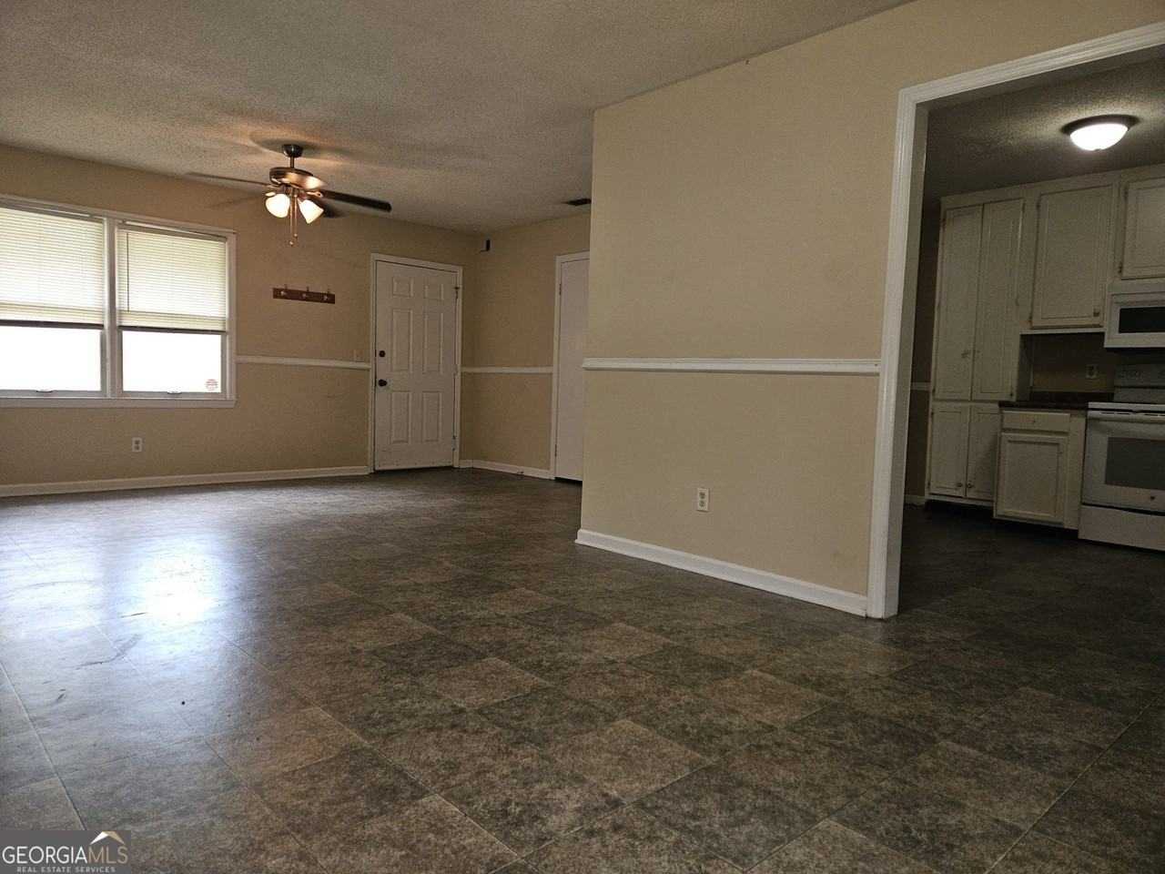 214 John Paul Ave - Photo 7 of 16