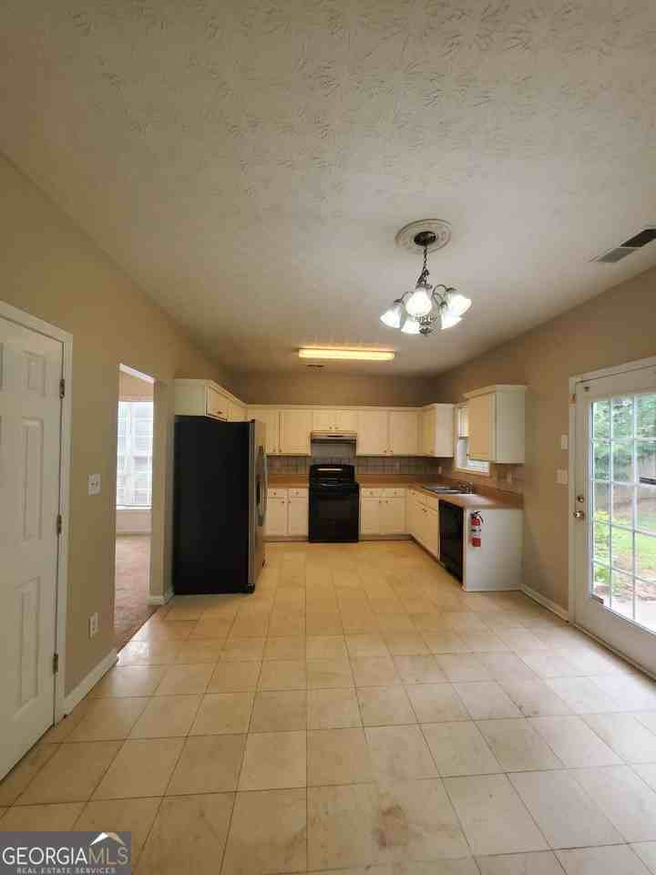 1031 Maple Leaf Dr - Photo 3 of 16