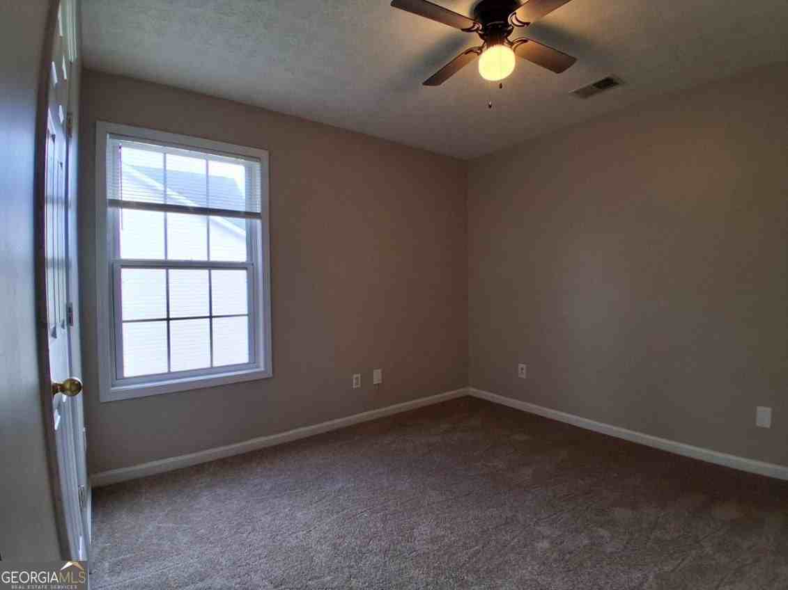 1031 Maple Leaf Dr - Photo 5 of 16
