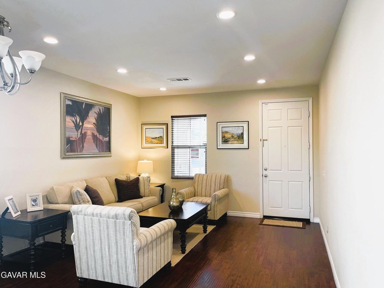 37701 Tamarind Ct - Photo 2 of 14