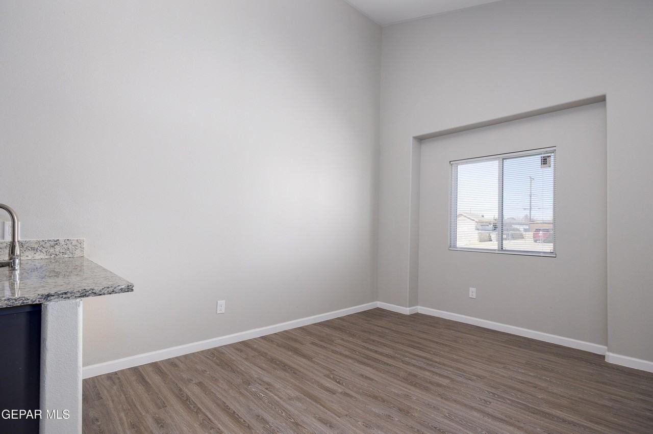 5204 Sun Valley Dr #A - Photo 4 of 11