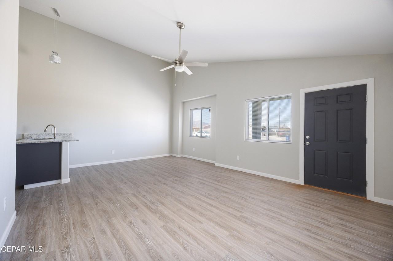 5204 Sun Valley Dr #A - Photo 5 of 11