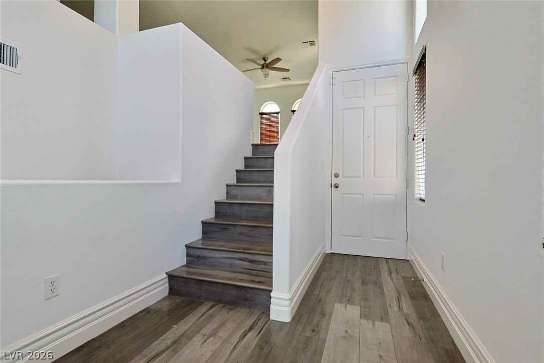 9578 Summer Furnace St - Photo 3 of 35