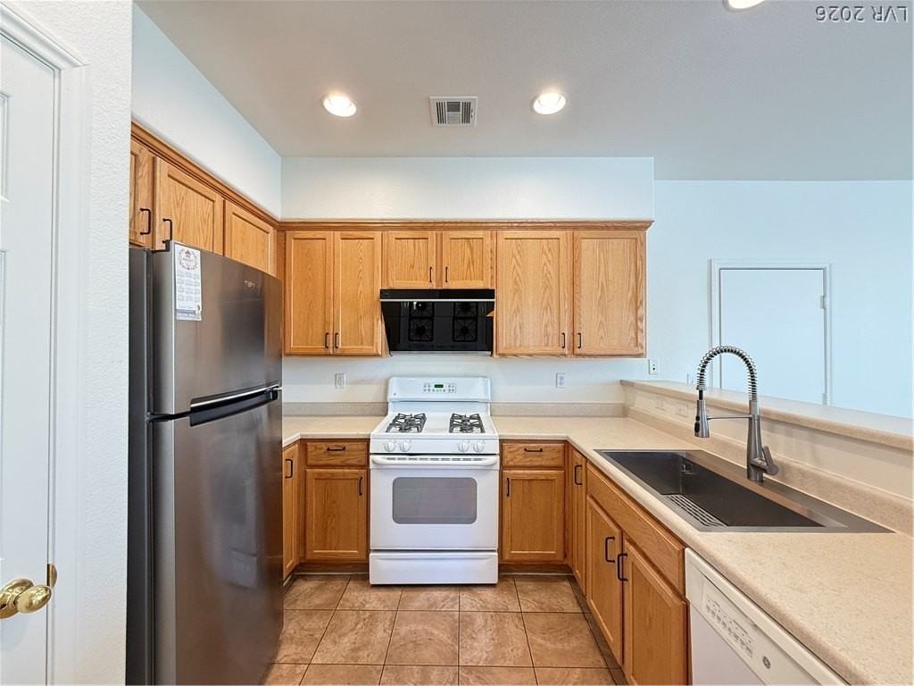 9797 Hanover Grove Ave - Photo 5 of 28
