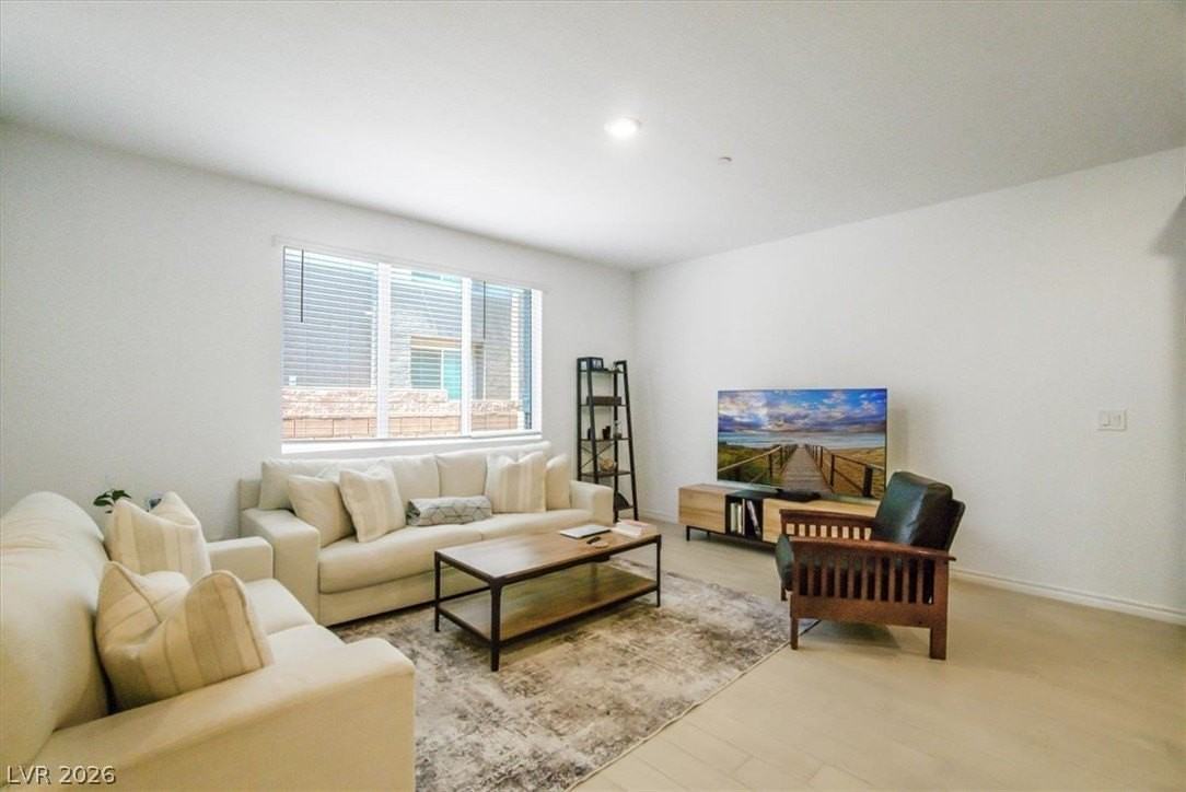 1529 Eva Crossing Pl
