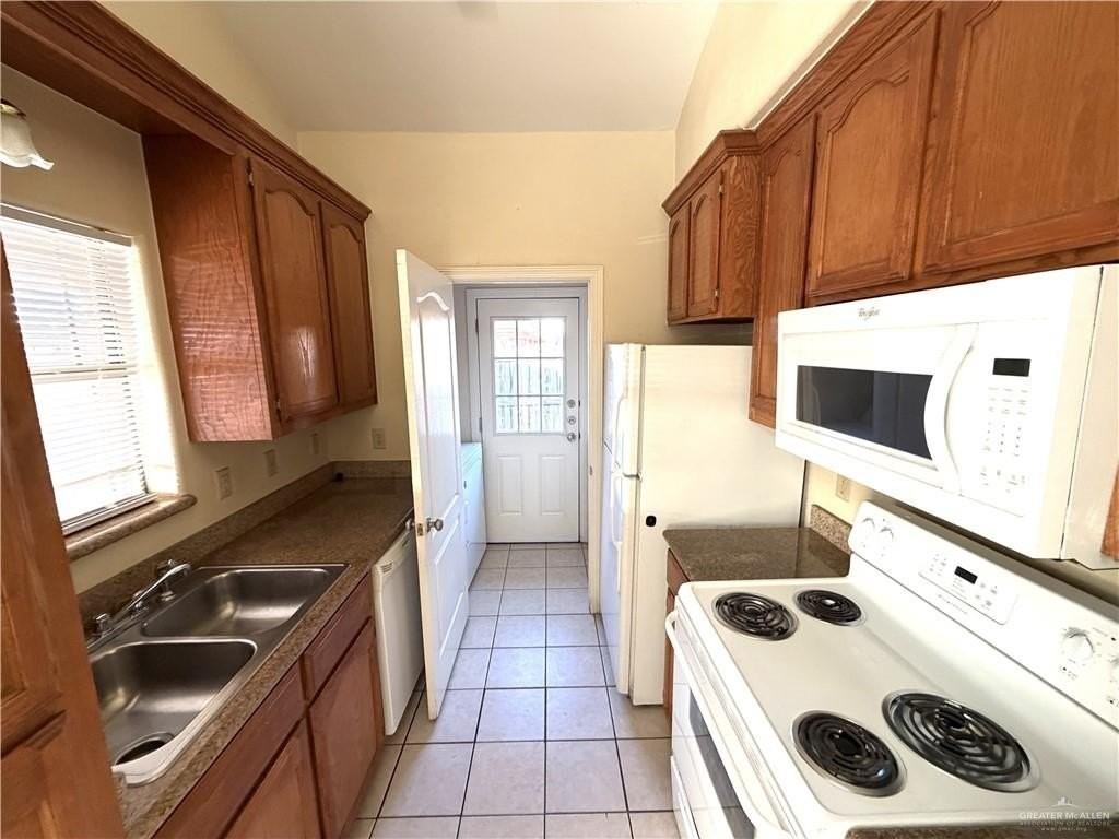 1811 Aruba Dr - Photo 2 of 14
