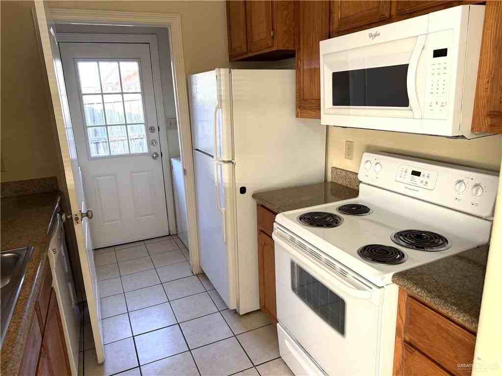 1811 Aruba Dr - Photo 3 of 14