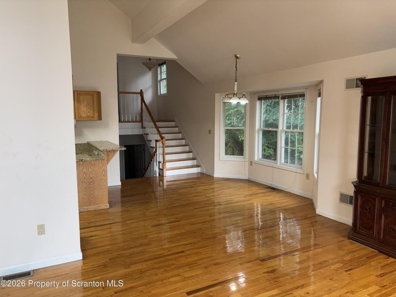 427 Melrose Ave - Photo 4 of 18