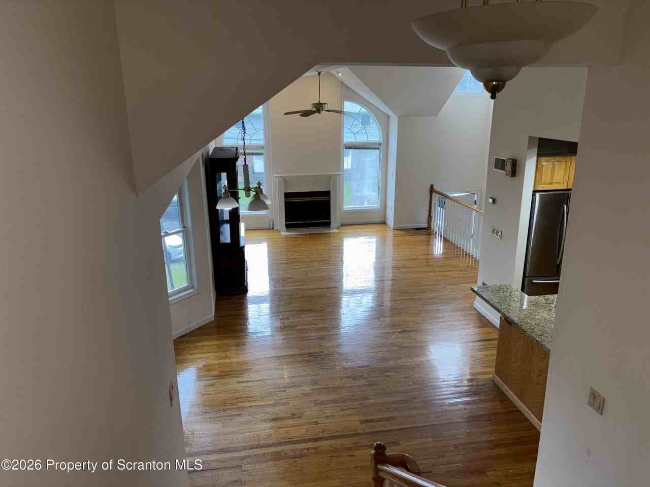 427 Melrose Ave - Photo 5 of 18