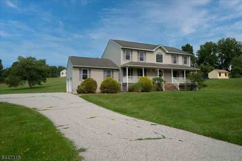 9 Carriage Ln - Photo 3 of 50