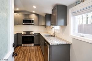 featured image of 1 Hickory Trl