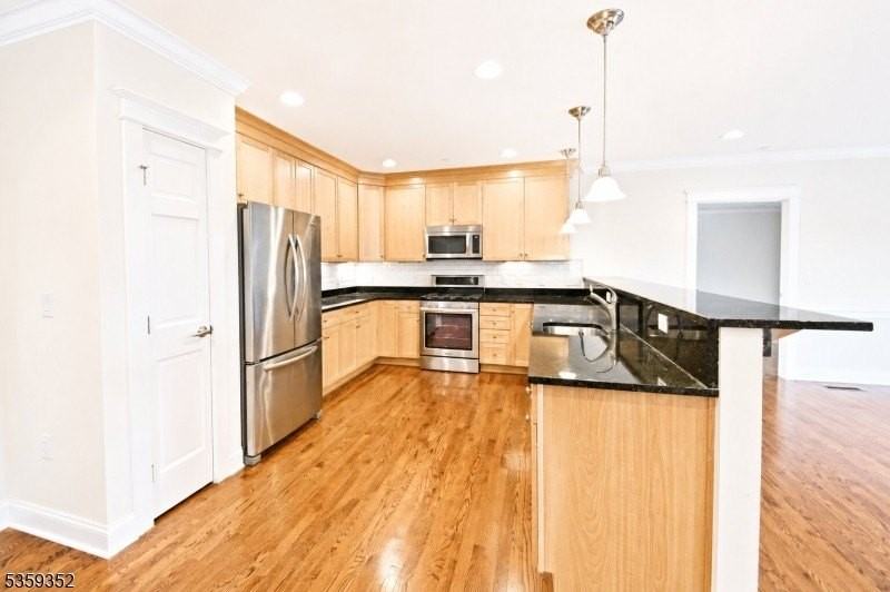 25 Ridgedale Ave Apt 19 - Photo 3 of 14