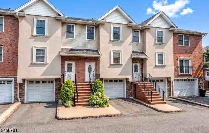 36 Michael Ln