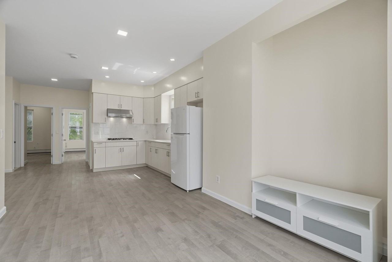 290 Grant Ave #2 - Photo 4 of 13