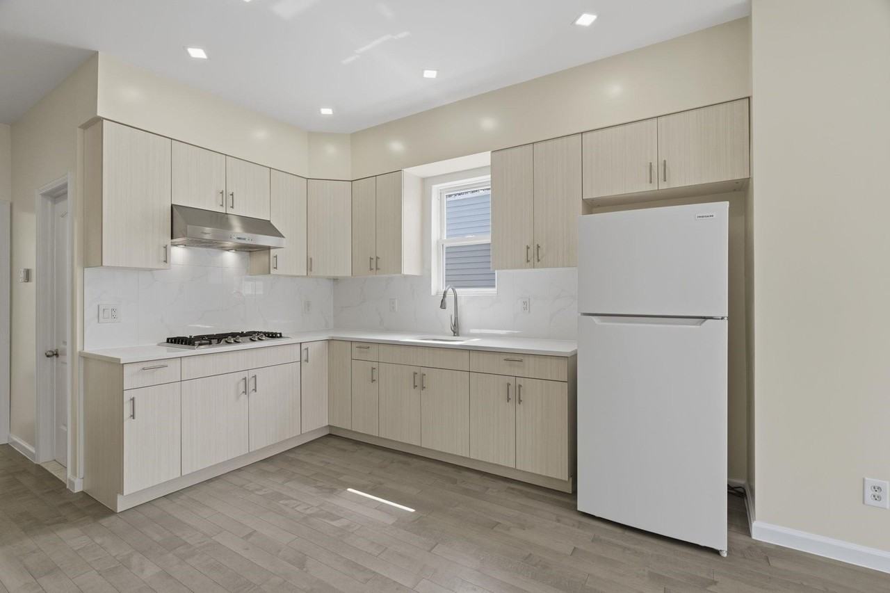 290 Grant Ave #2 - Photo 5 of 13